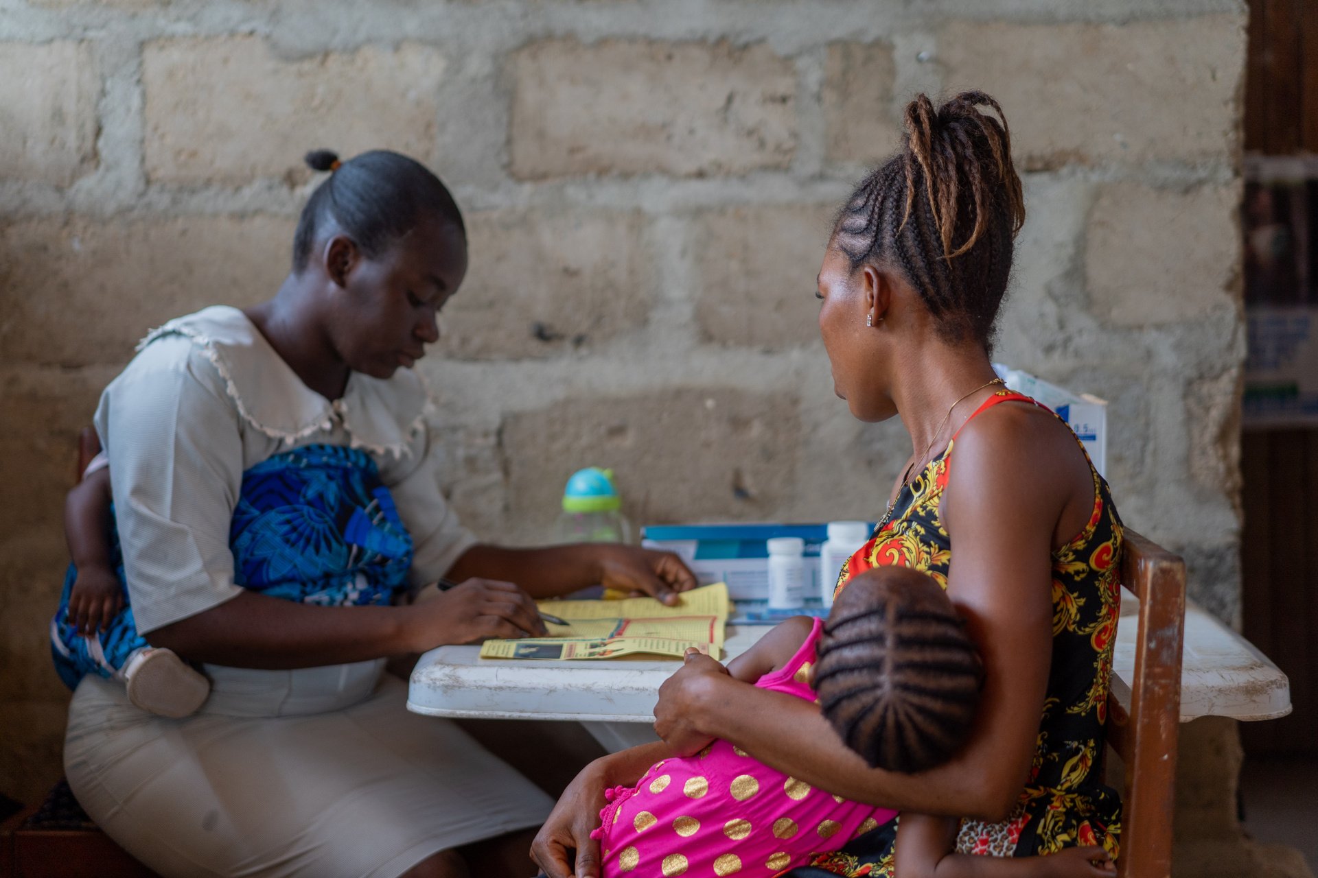 Nurse Hawa Bayoh discusses malaria vaccines with a mother.