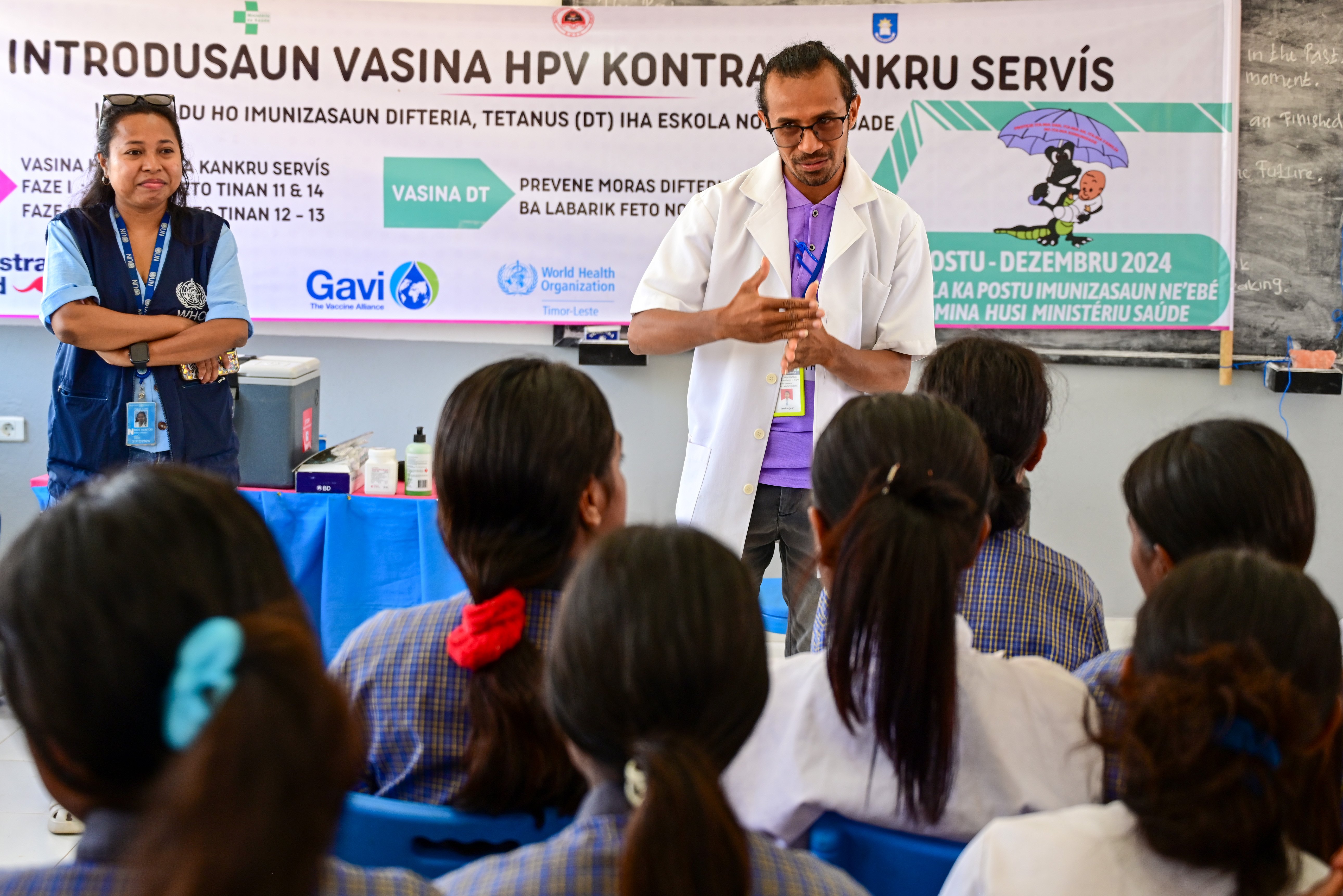 Doctor form Laclo health center explaining the benefits of taking the vaccine